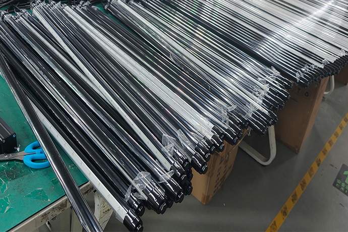 The ICEVER factory manufactures cost-effective, engineering-grade UV IR supplementary lighting tubes The ICEVER factory manufactures cost-effective, engineering-grade UV IR supplementary lighting tubes